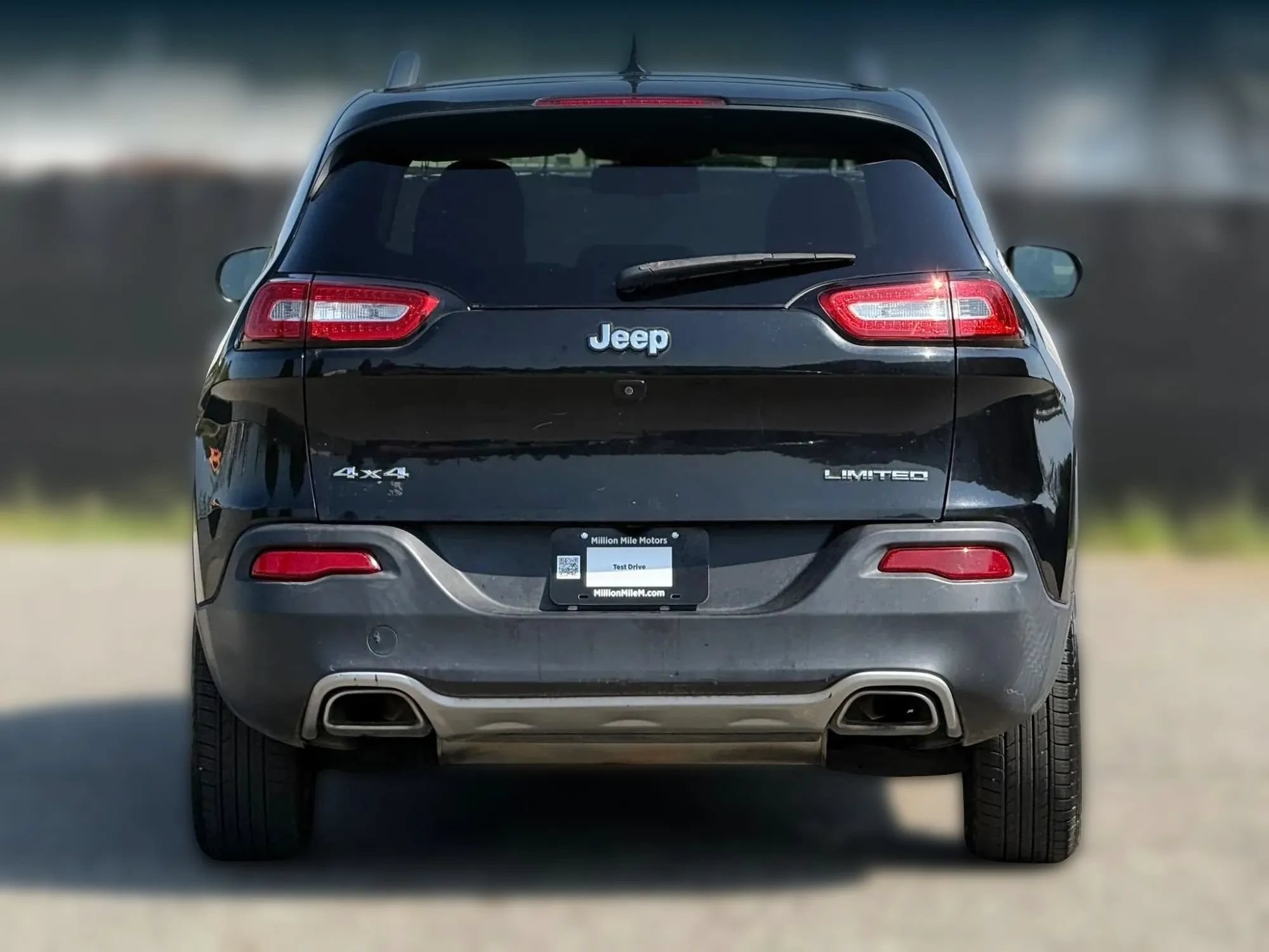 Used 2015 Jeep Cherokee Limited AWD/4WD image 4