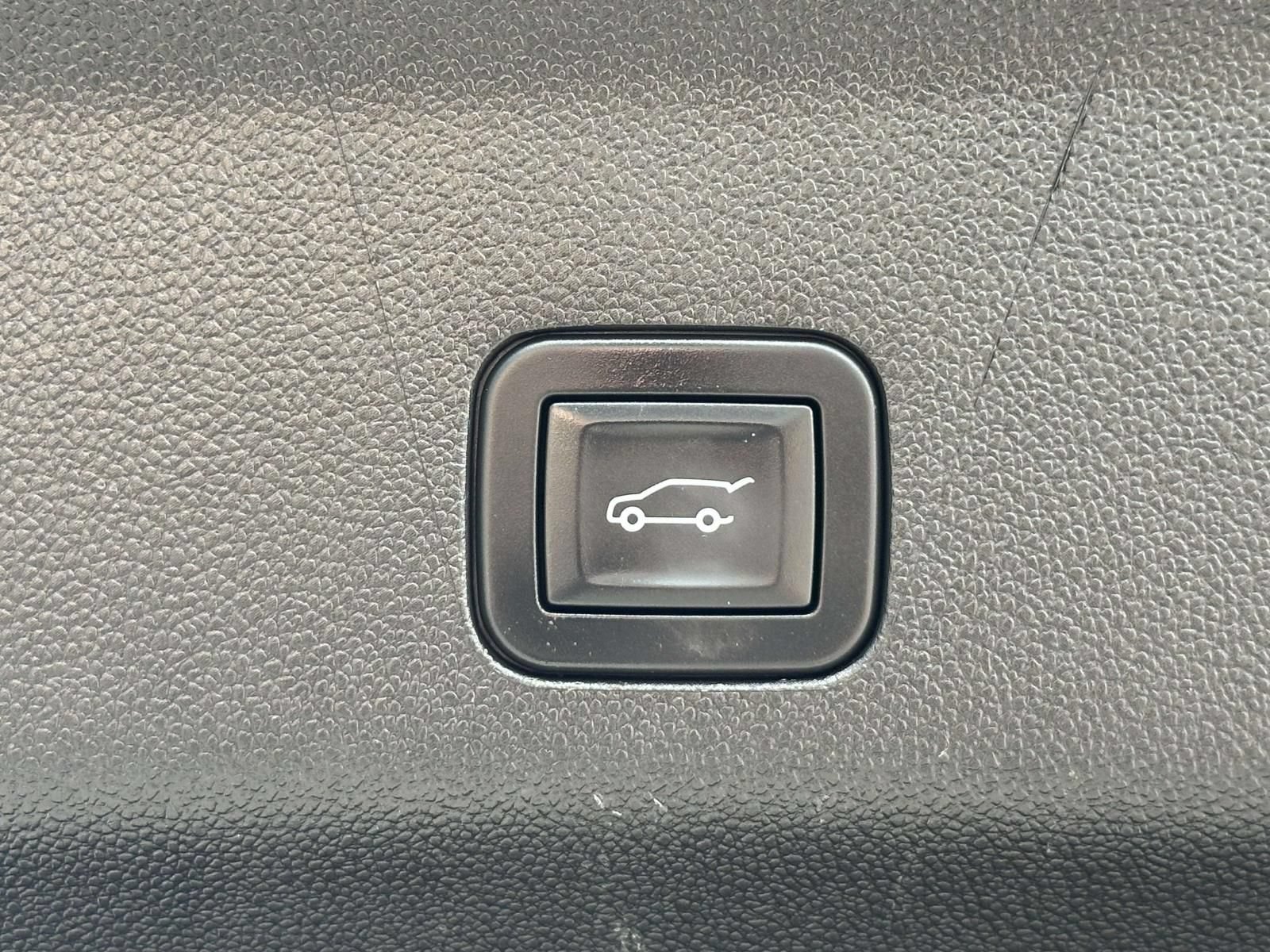 Certified 2026 Chevrolet Suburban LT w/ Comfort Package AWD/4WD image 26