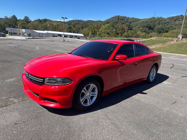 Used 2017 Dodge Charger SE RWD image 4