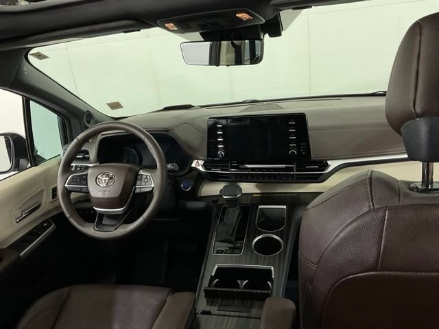 Used 2023 Toyota Sienna Platinum AWD/4WD image 30