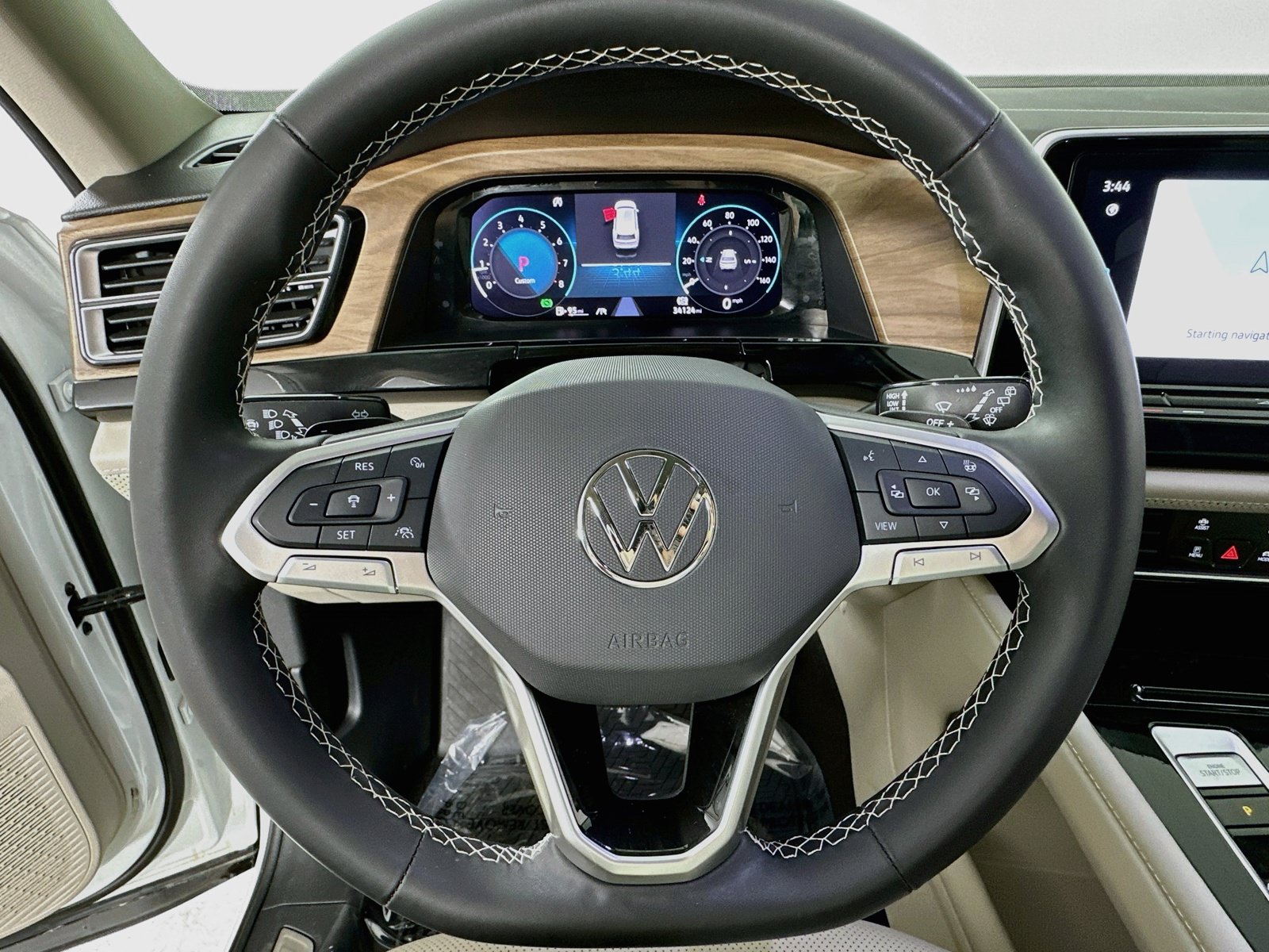 Used 2024 Volkswagen Atlas SE FWD image 11