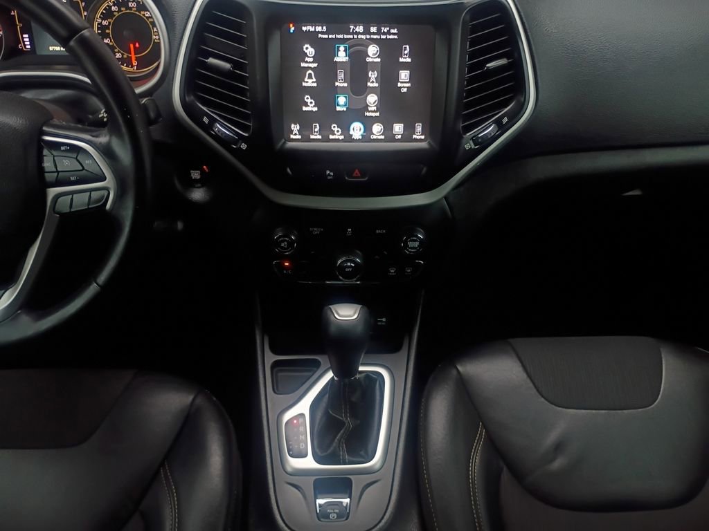 Used 2018 Jeep Cherokee Latitude Plus image 3