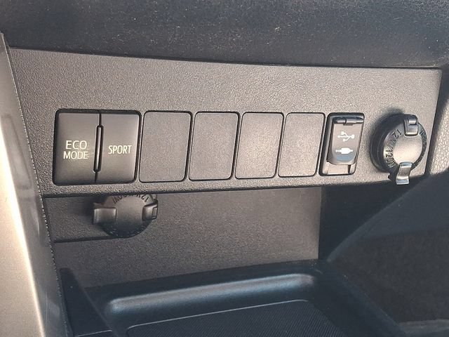 Used 2015 Toyota RAV4 XLE AWD/4WD image 16