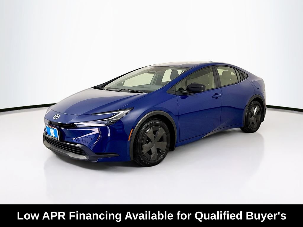 Used 2025 Toyota Prius LE FWD image 3