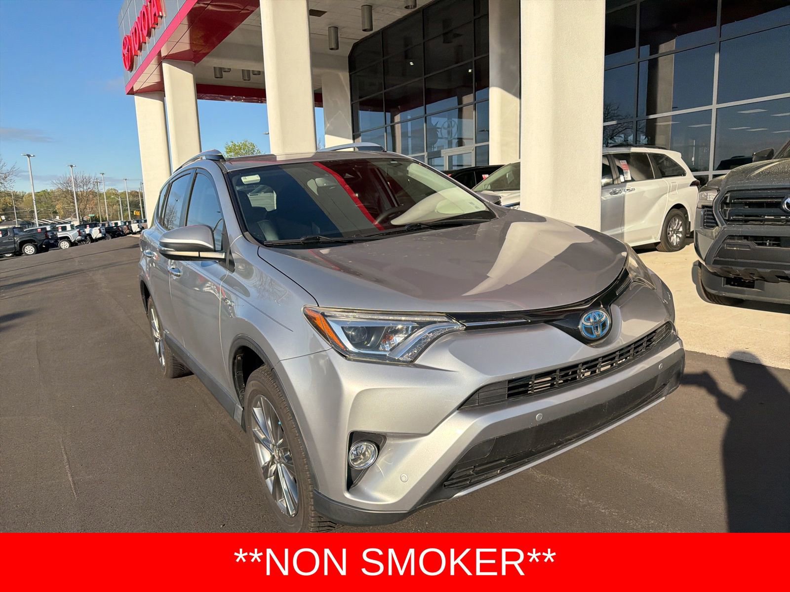 Used 2017 Toyota RAV4 Limited image 2