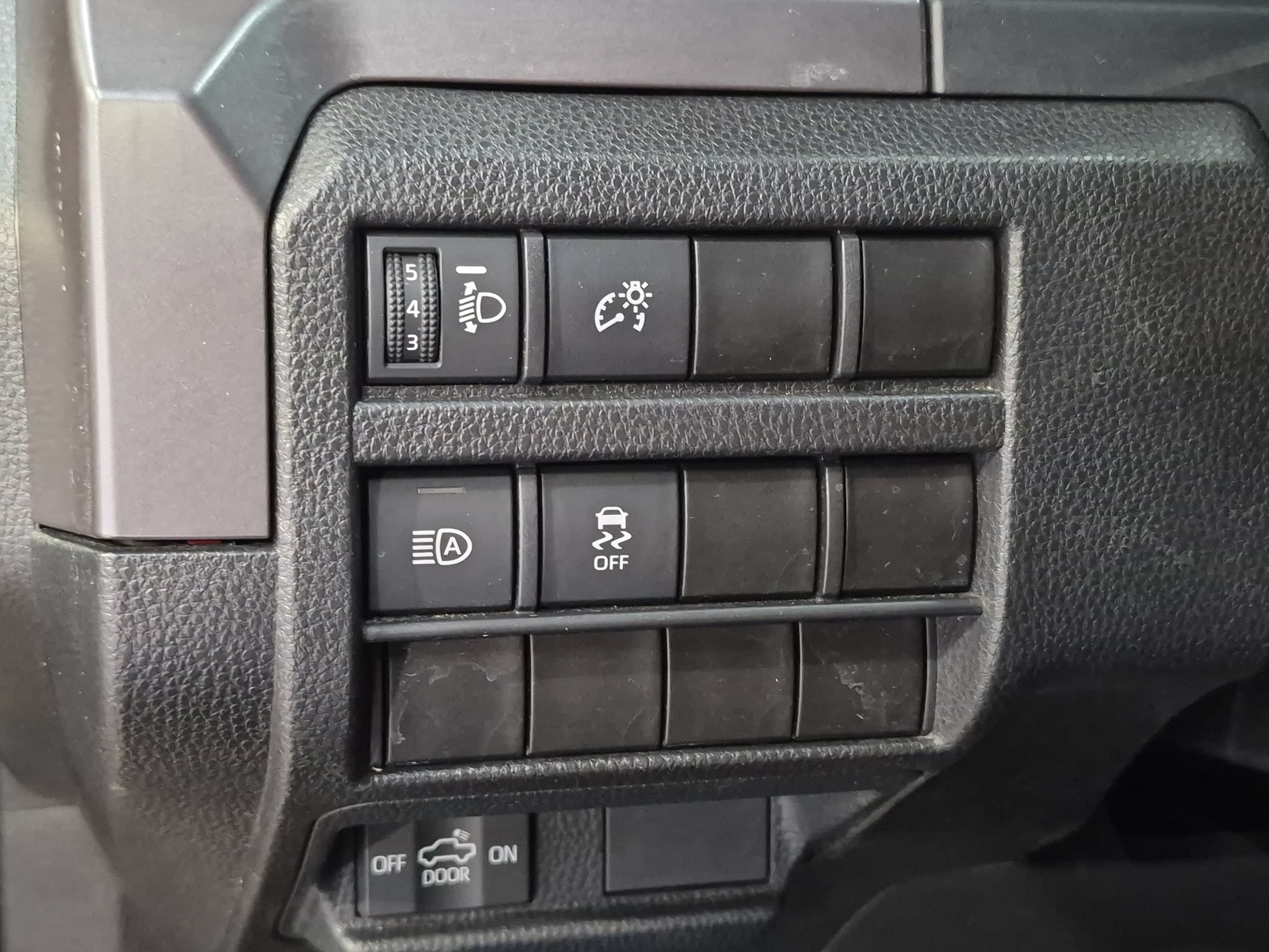 Used 2025 Toyota Tacoma TRD Off-Road AWD/4WD image 25