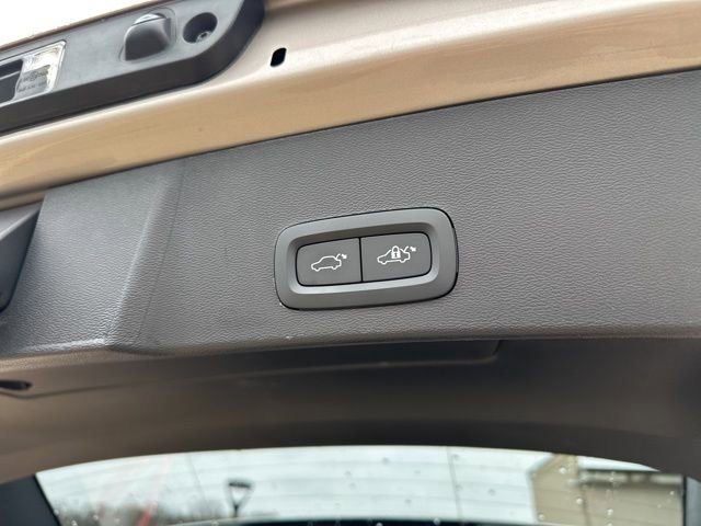 Certified 2023 Volvo XC40 B5 Plus w/ Climate Package image 36