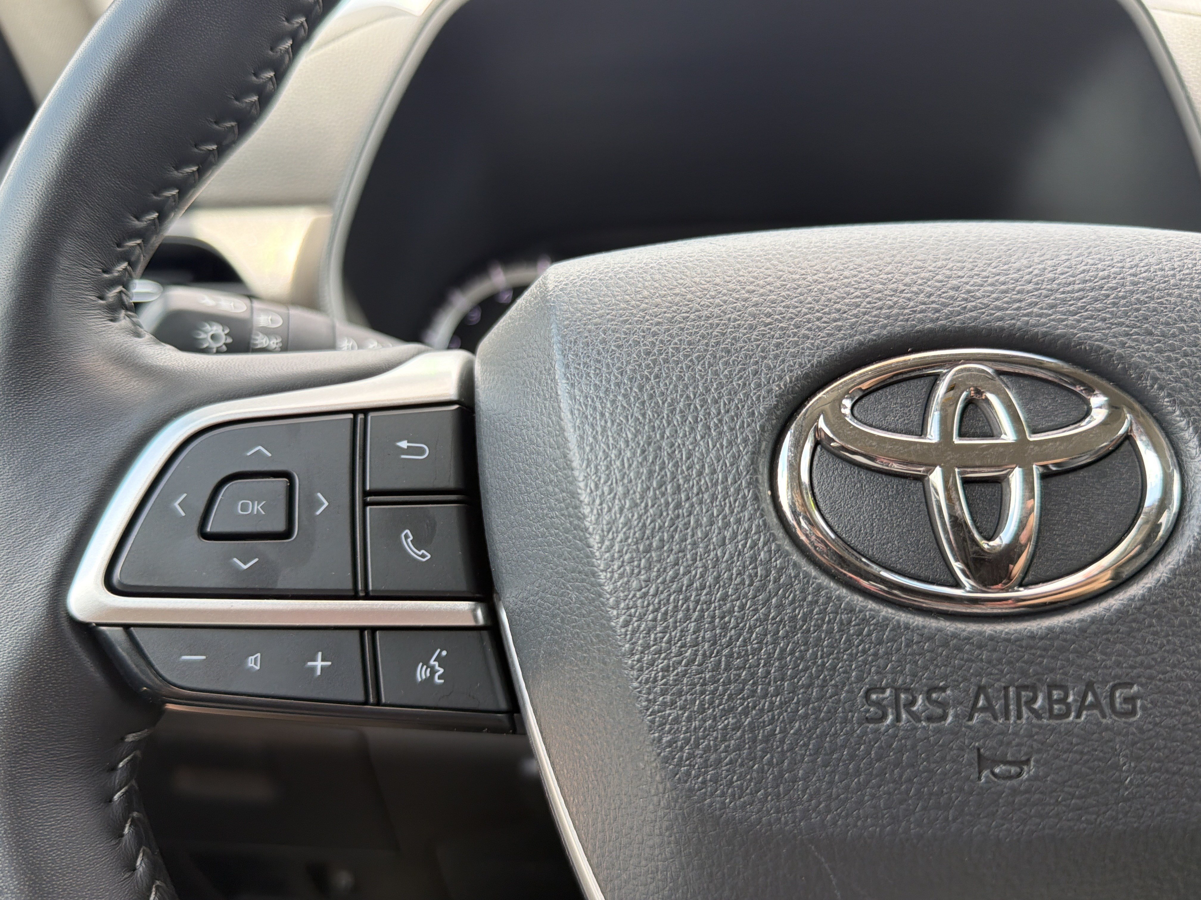 Certified 2025 Toyota Highlander LE FWD image 10
