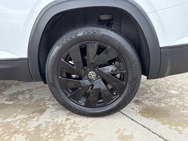 Certified 2025 Volkswagen Atlas SE image 28