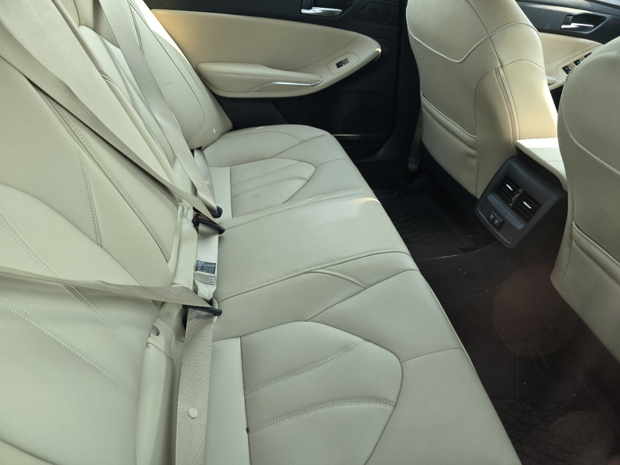Certified 2019 Toyota Avalon XLE w/ Moonroof Package FWD image 12