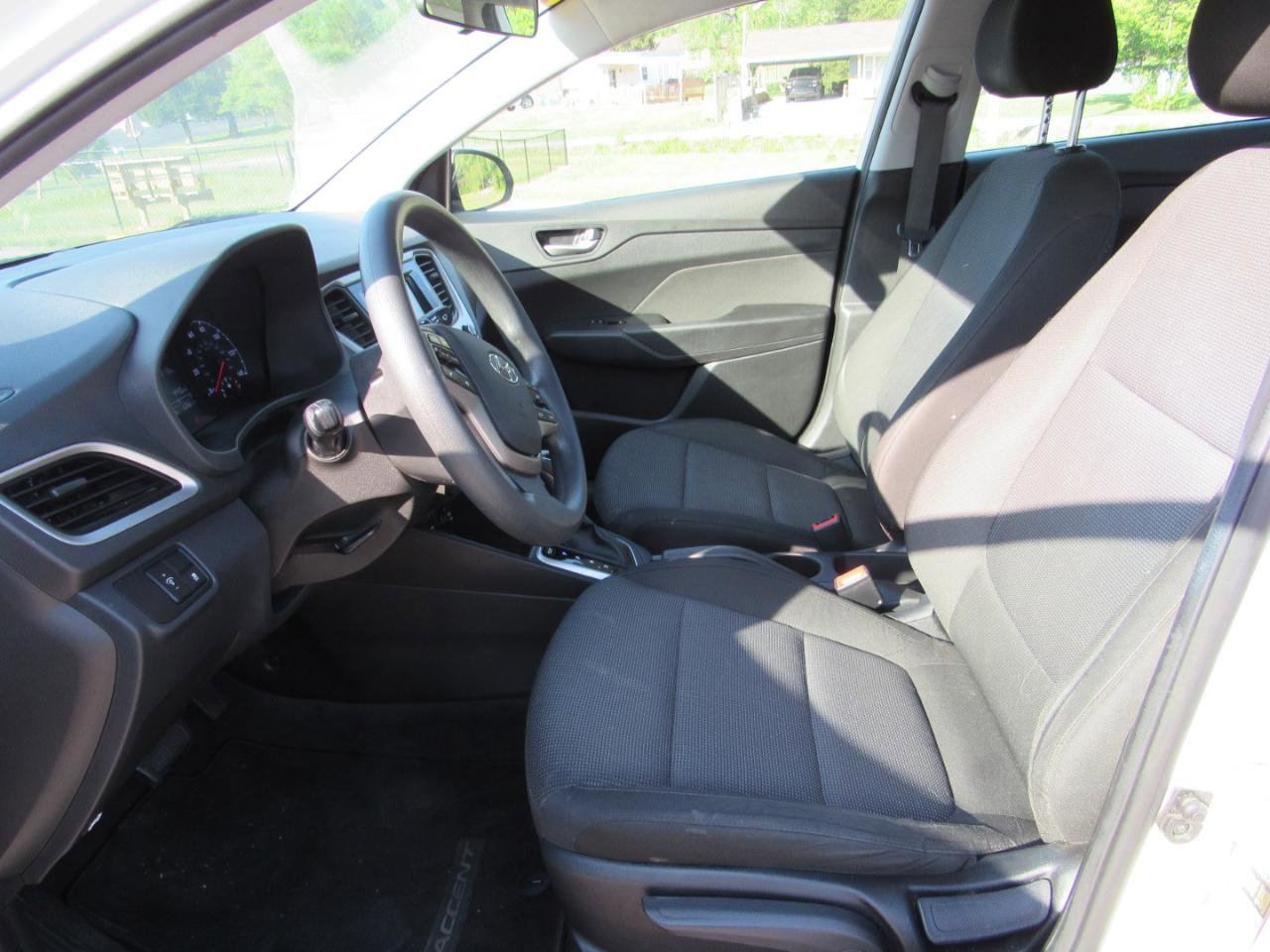 Used 2022 Hyundai Accent SE FWD image 4