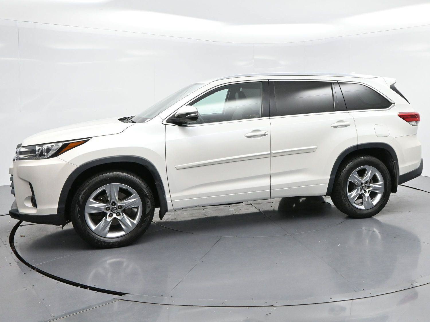 Used 2017 Toyota Highlander Limited w/ Protection Package #3 AWD/4WD image 4
