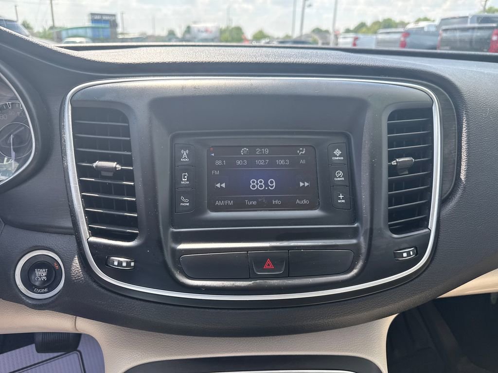 Used 2015 Chrysler 200 Limited FWD image 21