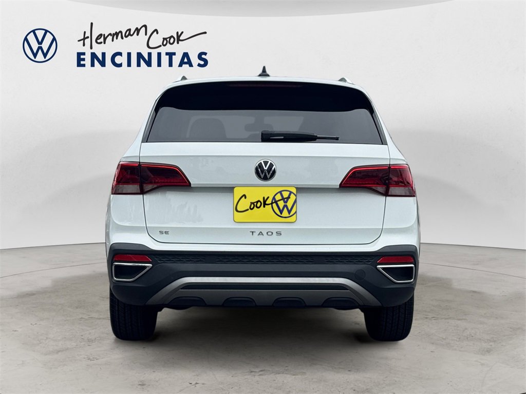 Certified 2022 Volkswagen Taos SE w/ IQ.Drive SE Package image 4