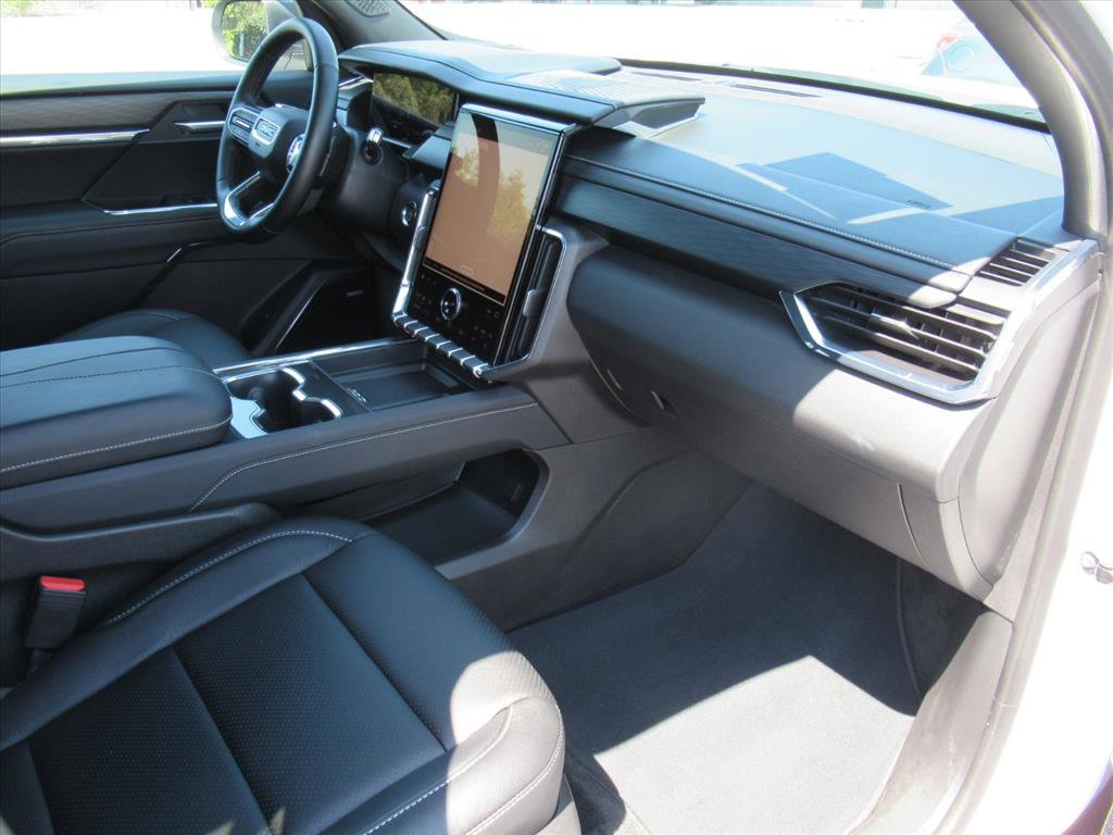 Used 2025 GMC Acadia Elevation image 11