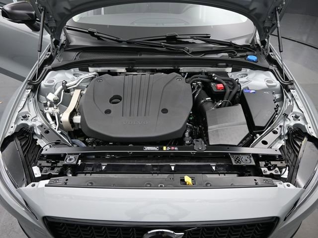 Used 2025 Volvo S60 B5 Plus image 31