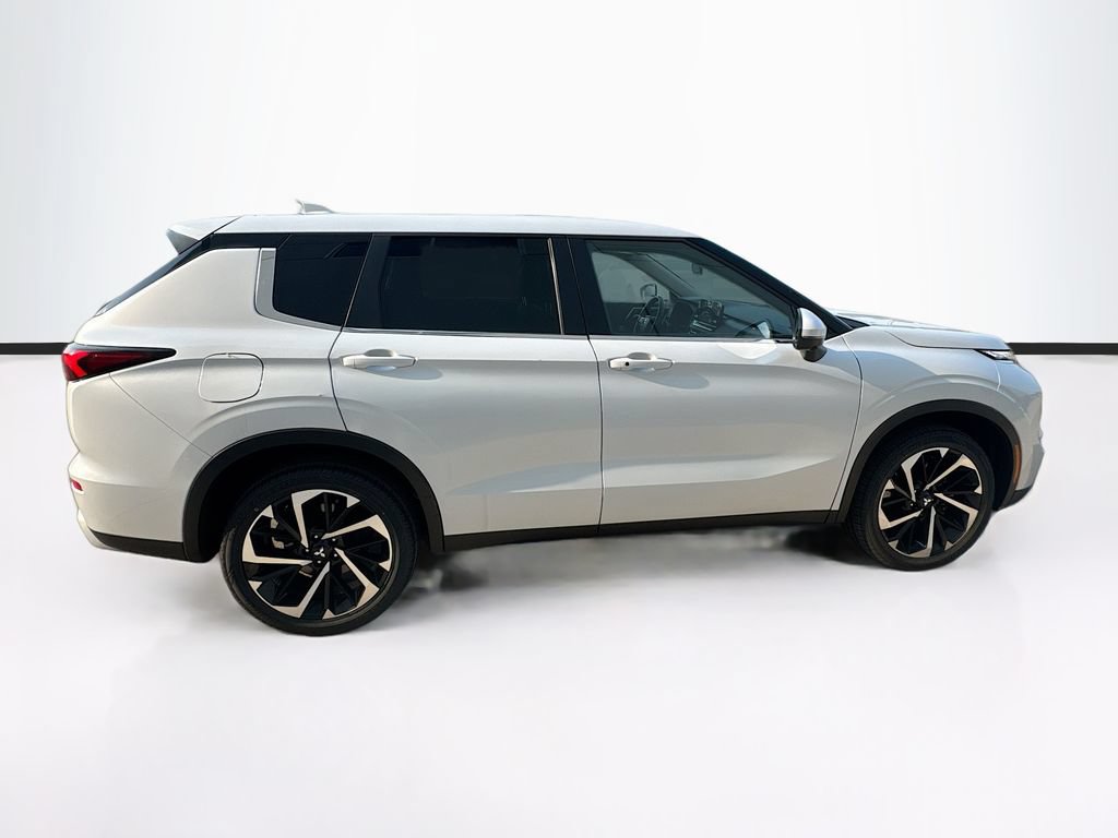 Used 2024 Mitsubishi Outlander SE AWD/4WD image 4