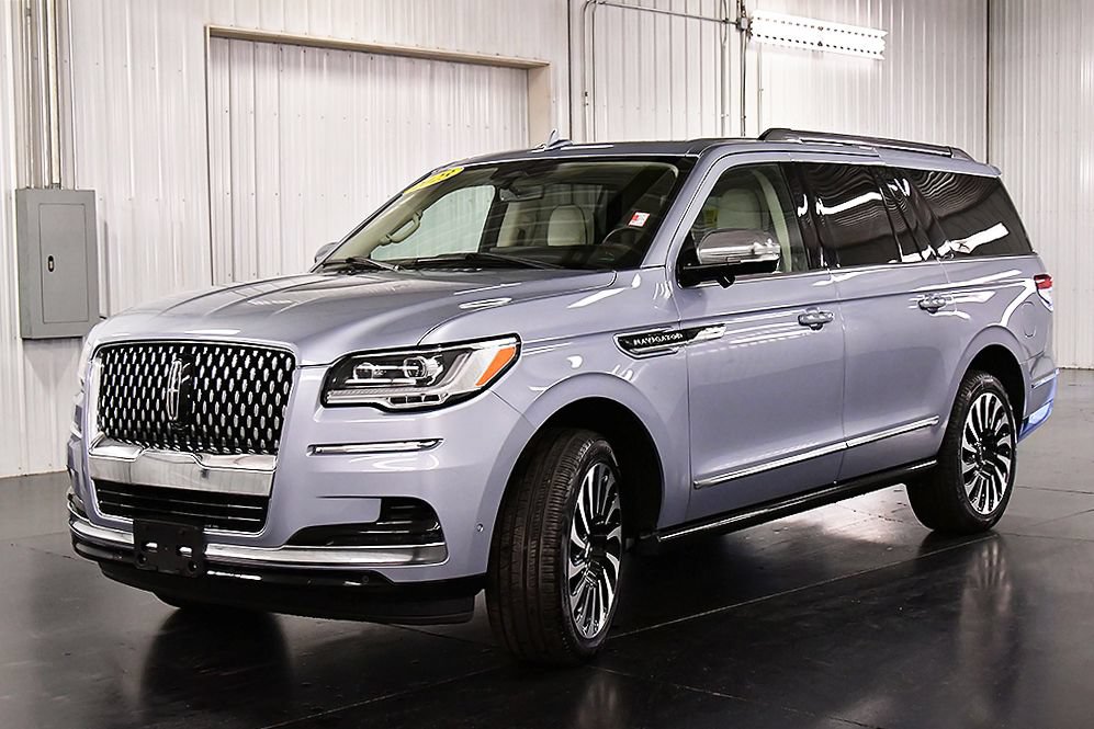 Used 2023 Lincoln Navigator L Black Label AWD/4WD image 3