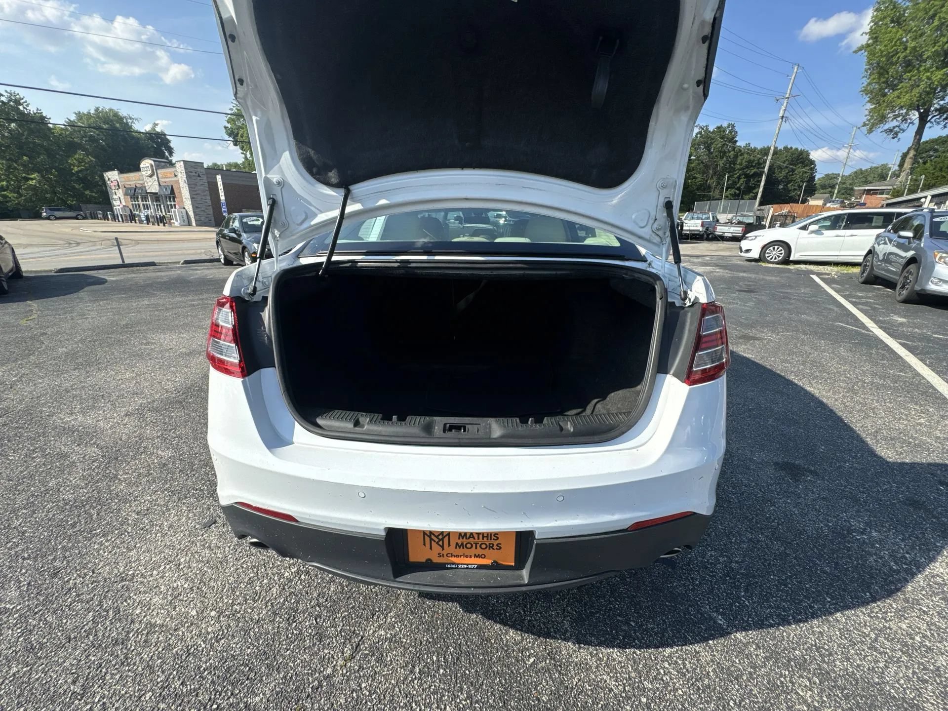 Used 2014 Ford Taurus SEL w/ Equipment Group 201A FWD image 21