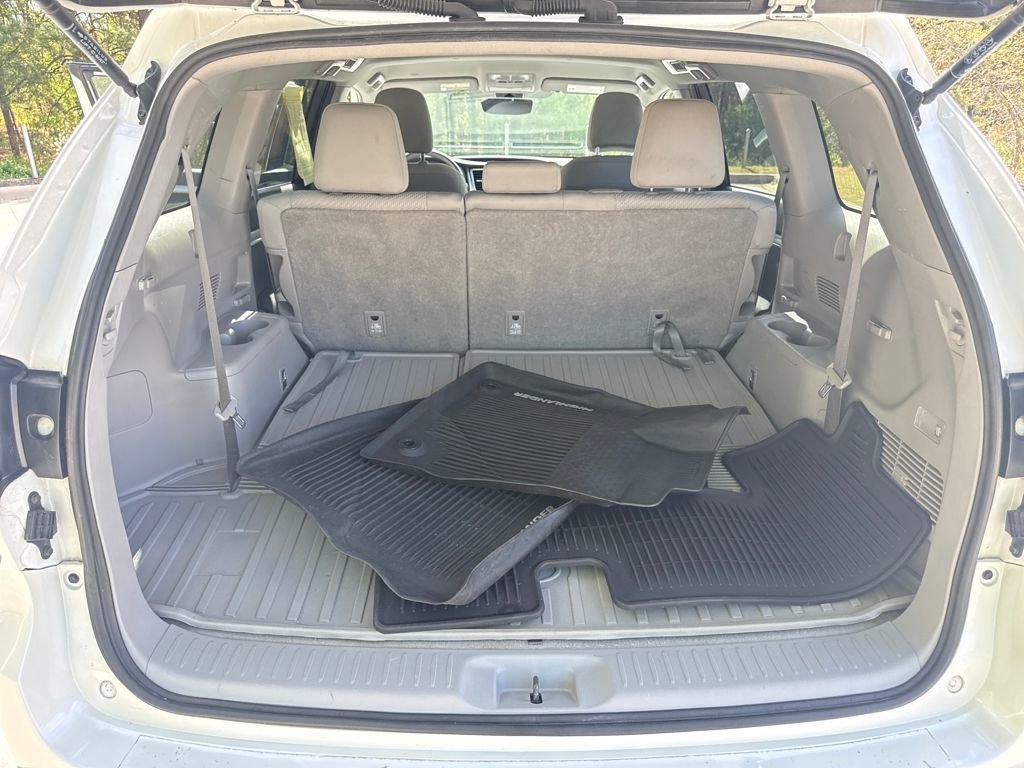Used 2019 Toyota Highlander LE image 32