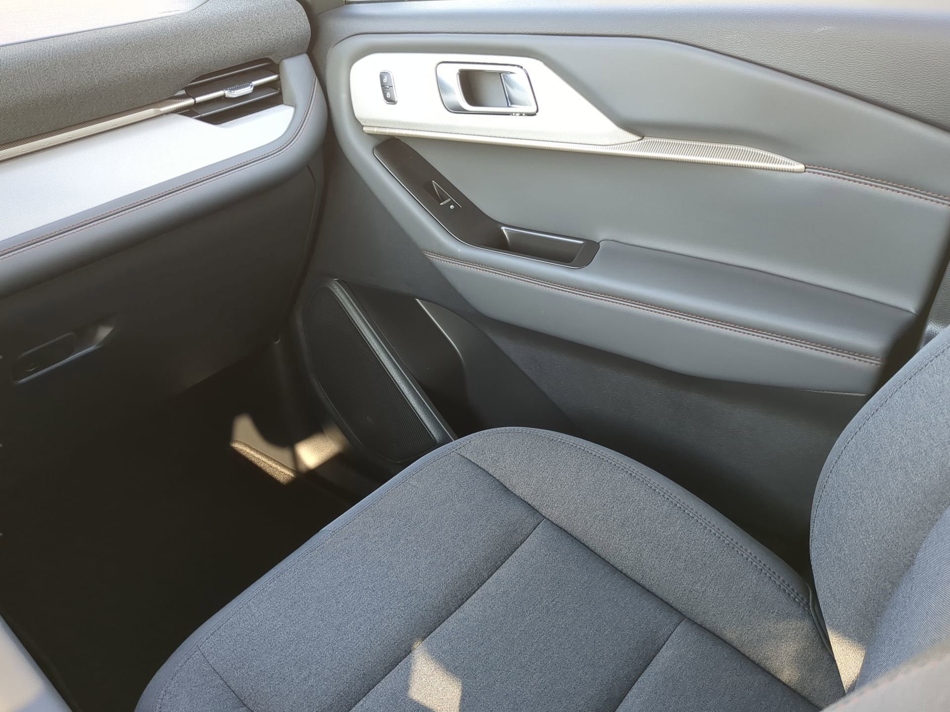 New 2026 Ford Explorer Active RWD image 50