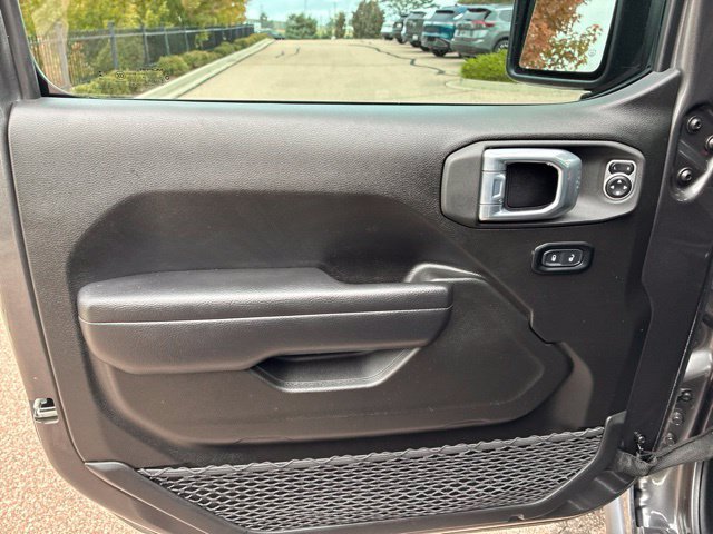 Used 2024 Jeep Gladiator Rubicon w/ Technology Group AWD/4WD image 17