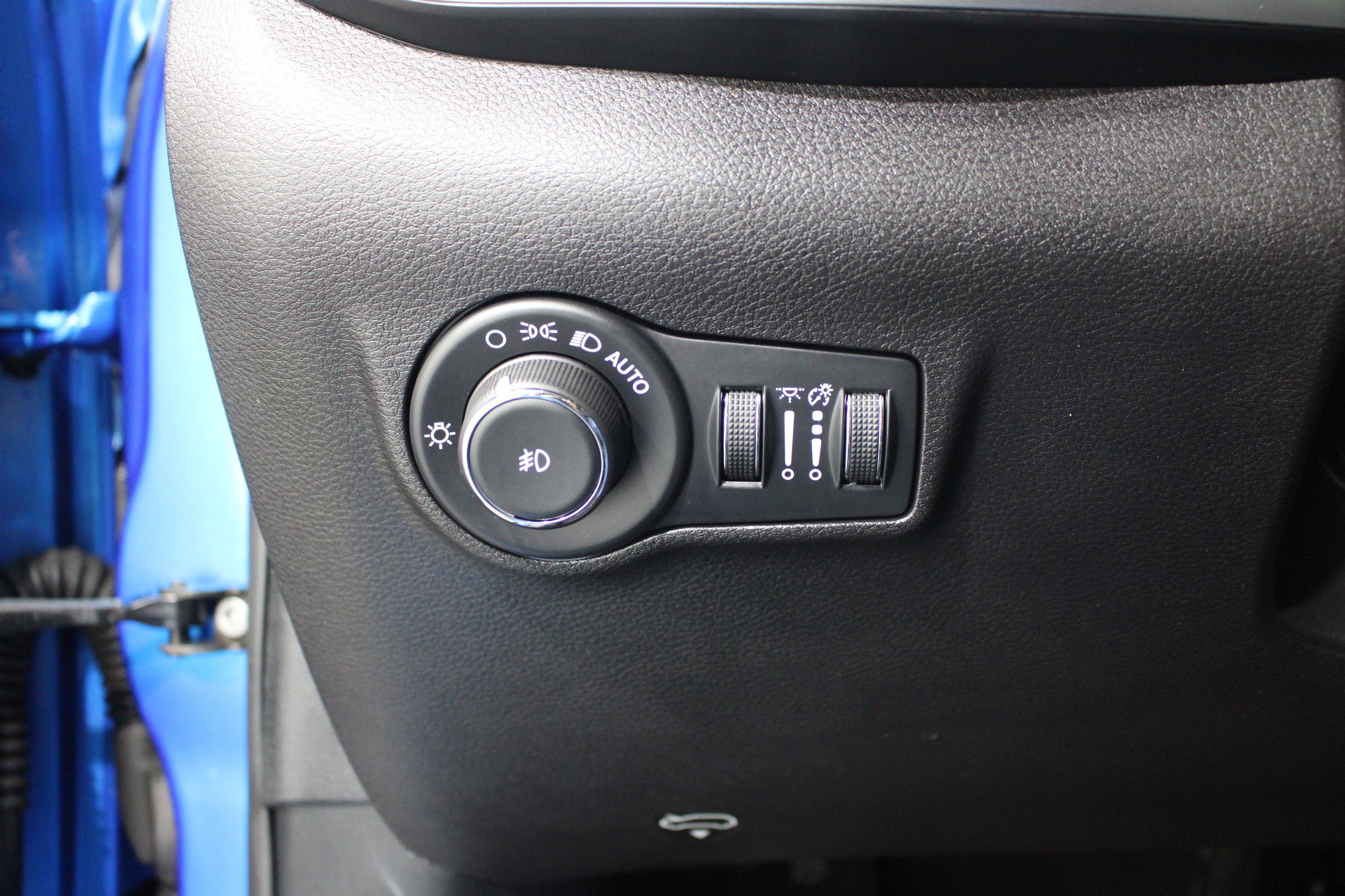 Used 2025 Jeep Compass Limited w/ Elite Group image 9