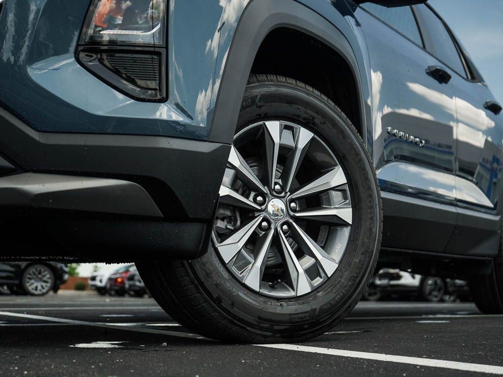 New 2027 Chevrolet Equinox LT FWD image 6