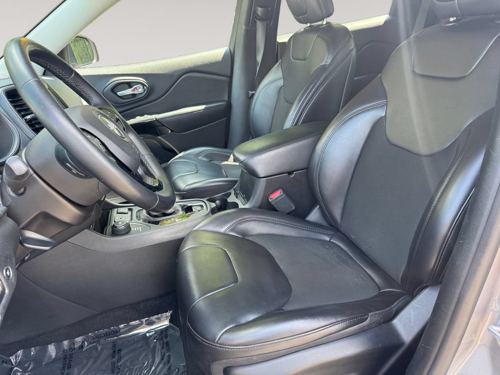 Used 2019 Jeep Cherokee Latitude Plus AWD/4WD image 9