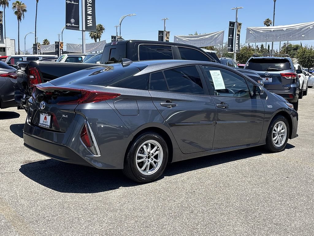 Used 2022 Toyota Prius Prime XLE FWD image 3