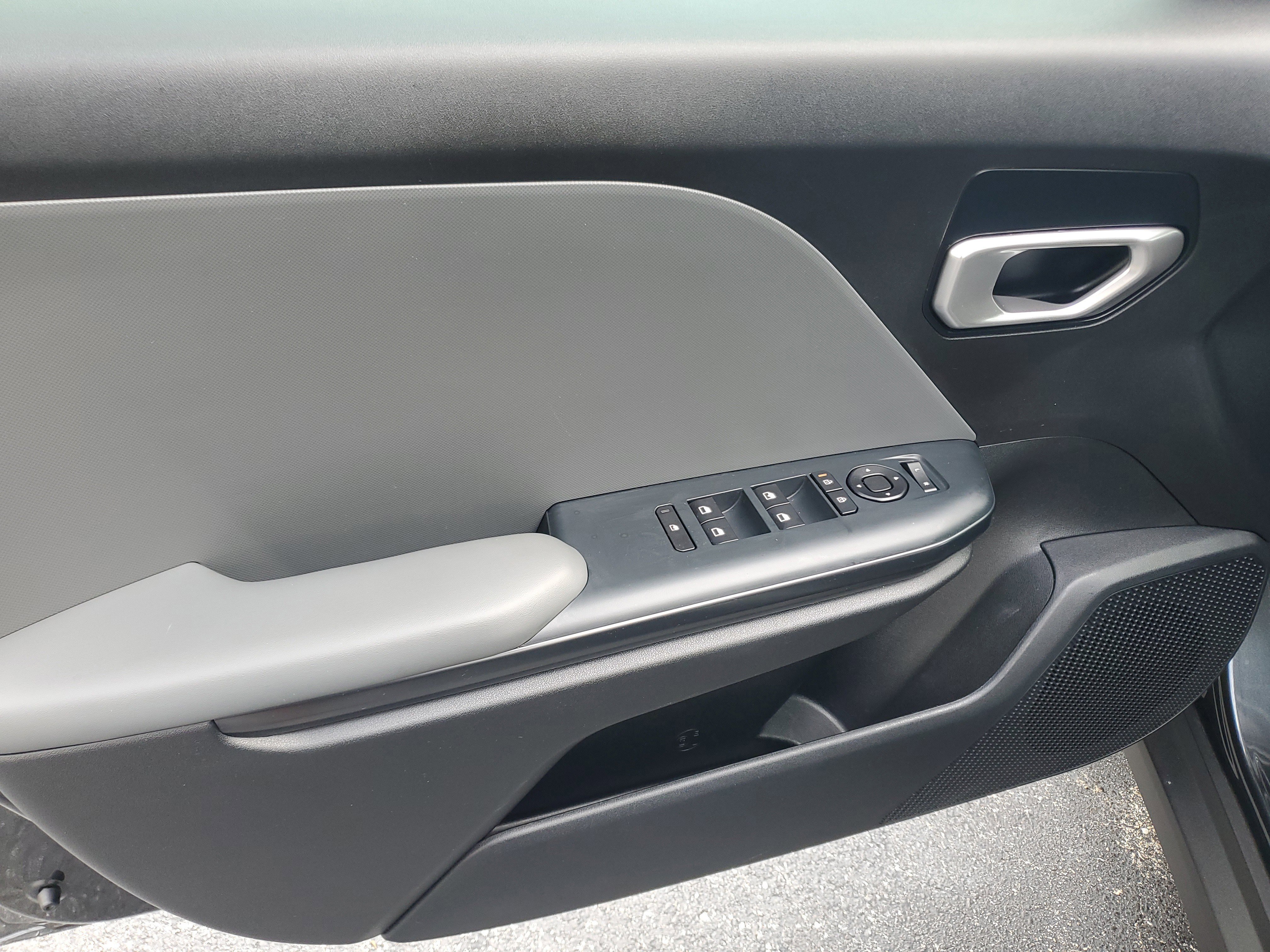 Used 2025 Kia K4 LX image 8