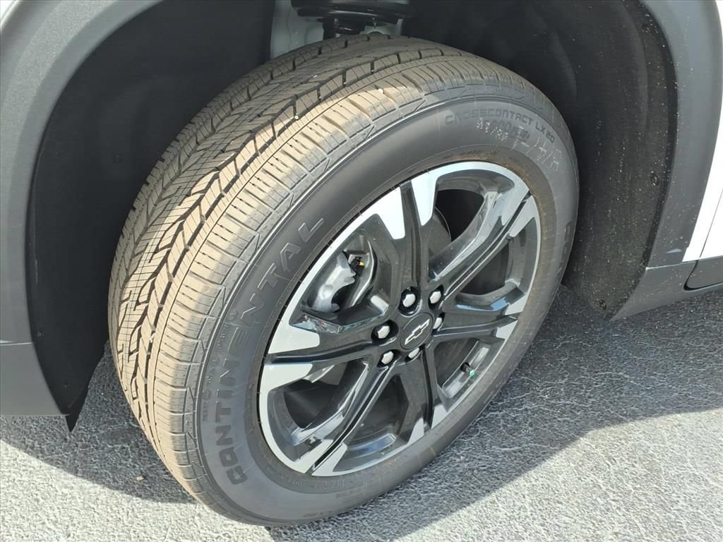 New 2027 Chevrolet Traverse LT w/ Sun and Wheel Package FWD image 16
