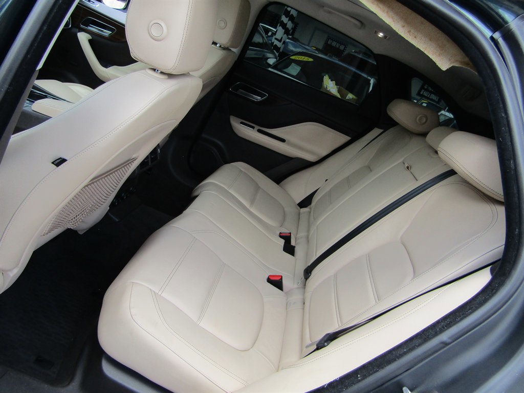 Used 2017 Jaguar F-PACE Prestige image 8