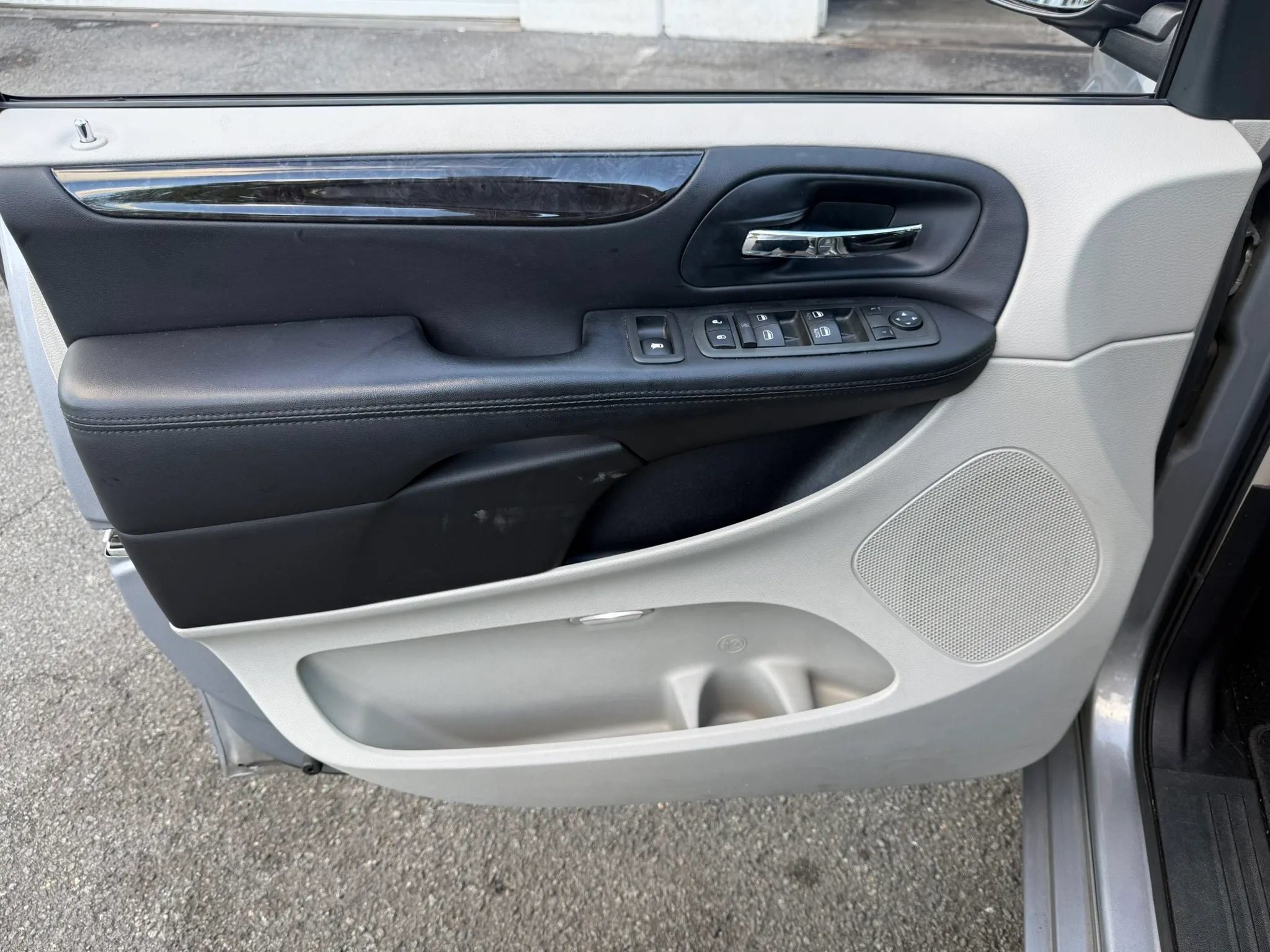 Used 2013 Dodge Grand Caravan Crew w/ Safety Sphere Group FWD image 17