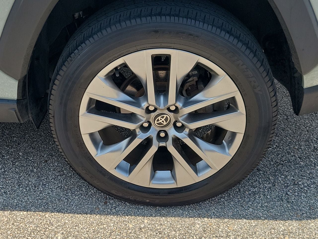 Used 2023 Toyota RAV4 XLE Premium FWD image 5