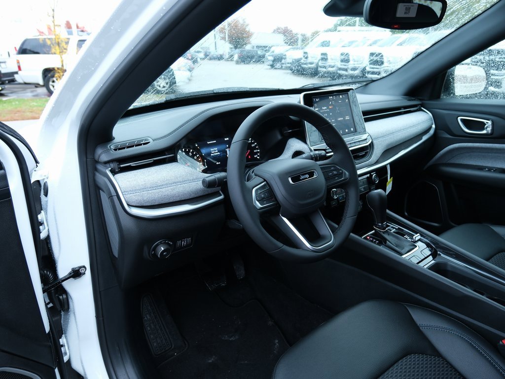 New 2026 Jeep Compass Latitude image 4