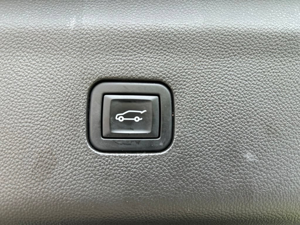 Used 2022 Buick Enclave Essence w/ Sport Touring Edition FWD image 12