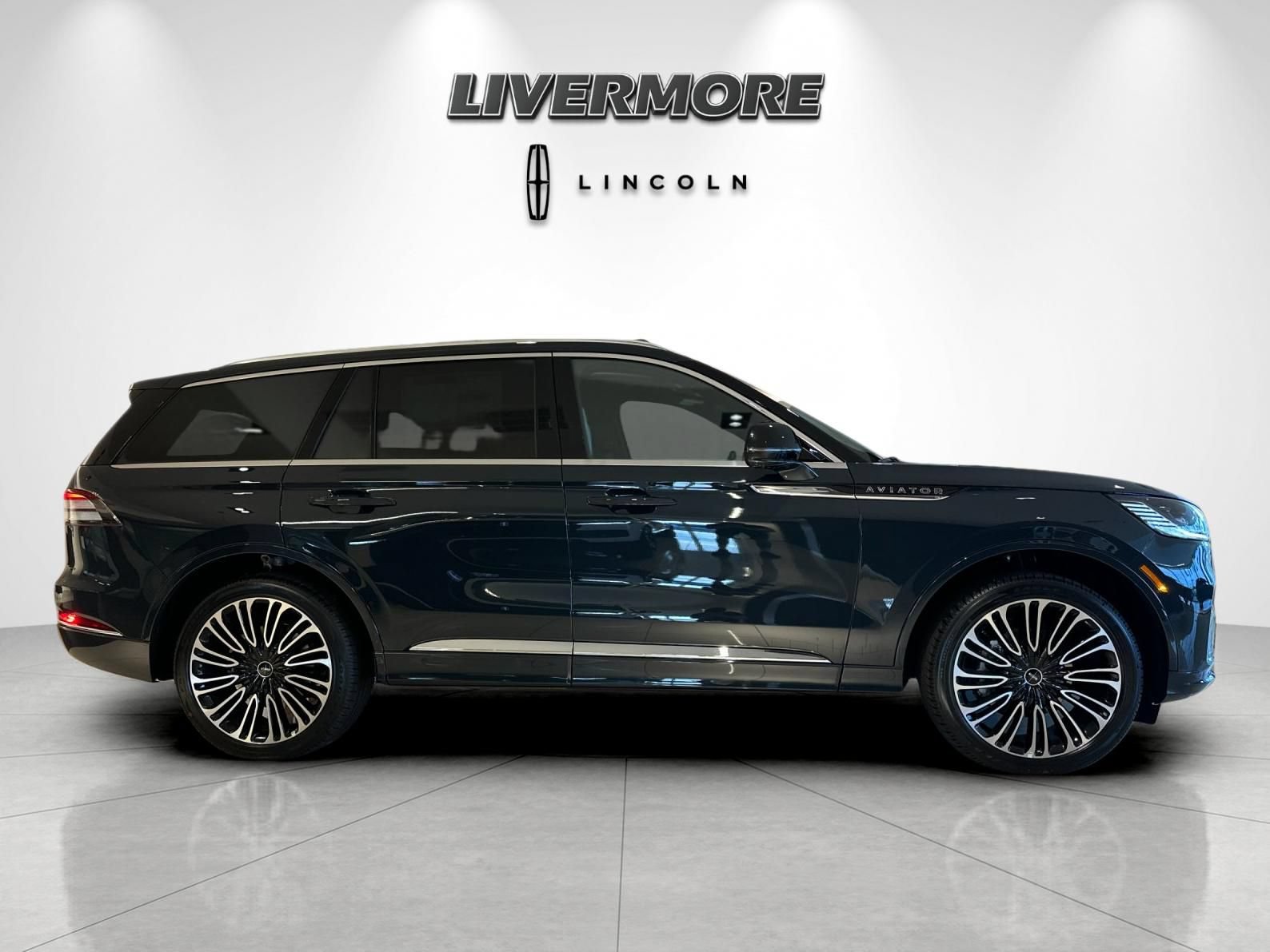 New 2026 Lincoln Aviator Black Label AWD/4WD image 2