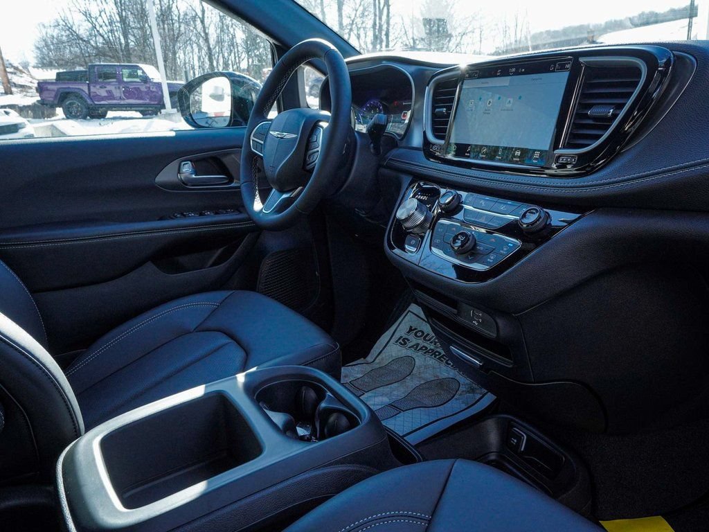 New 2026 Chrysler Pacifica Select FWD image 41