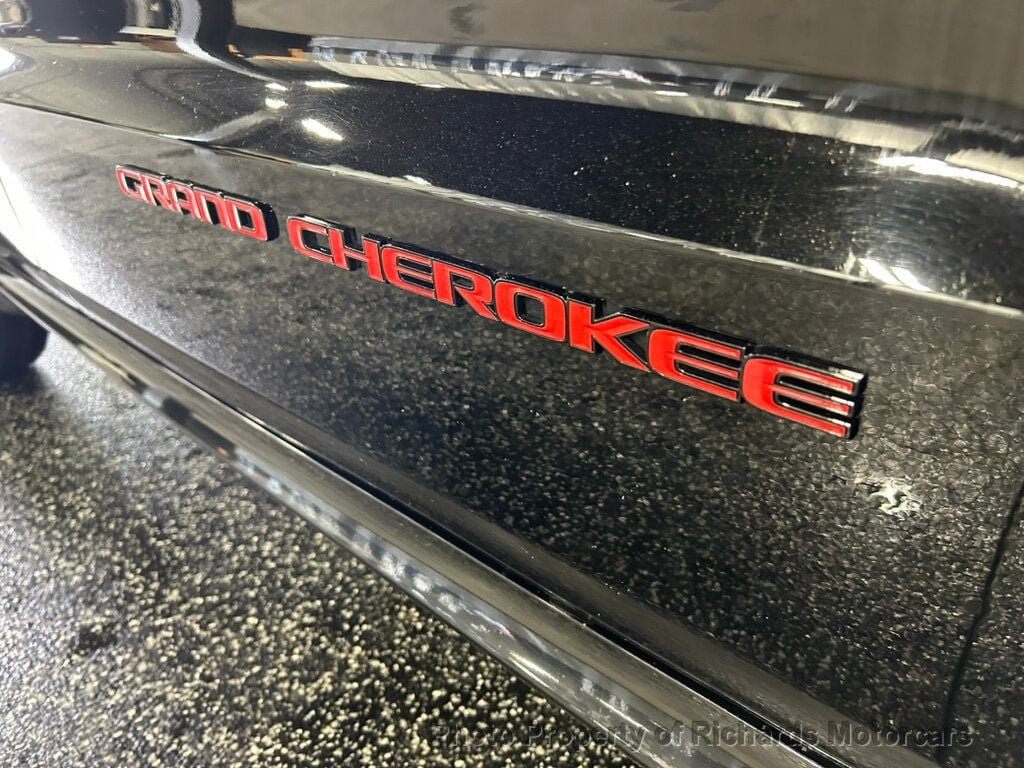 Used 2018 Jeep Grand Cherokee SRT AWD/4WD image 12