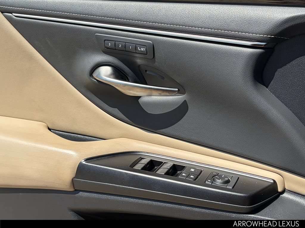 Used 2019 Lexus ES 300h w/ Accessory Package 2 FWD image 21