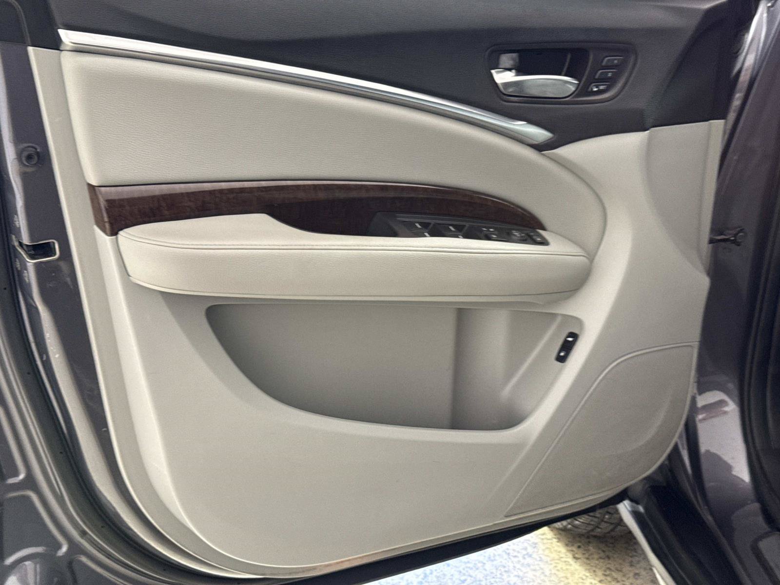 Used 2018 Acura MDX FWD image 13