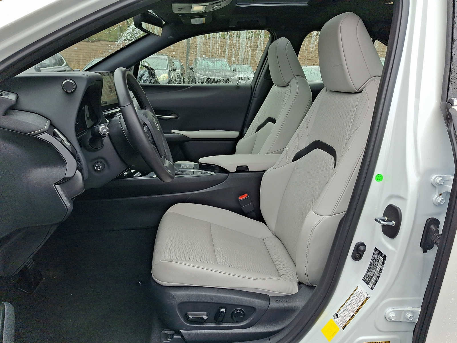 Used 2023 Lexus UX 250h FWD w/ Premium Package image 10