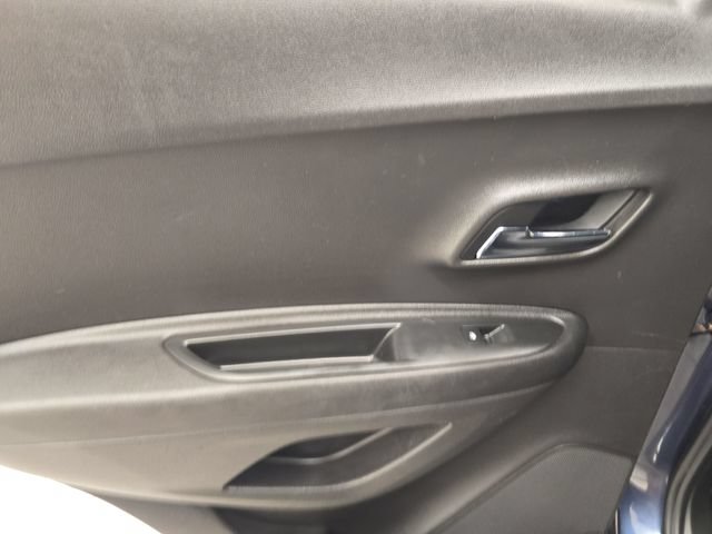 Used 2018 Chevrolet Trax LT w/ LT Convenience Package FWD image 17