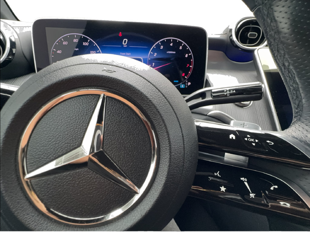 Used 2025 Mercedes-Benz GLC 300 w/ AMG Line image 43
