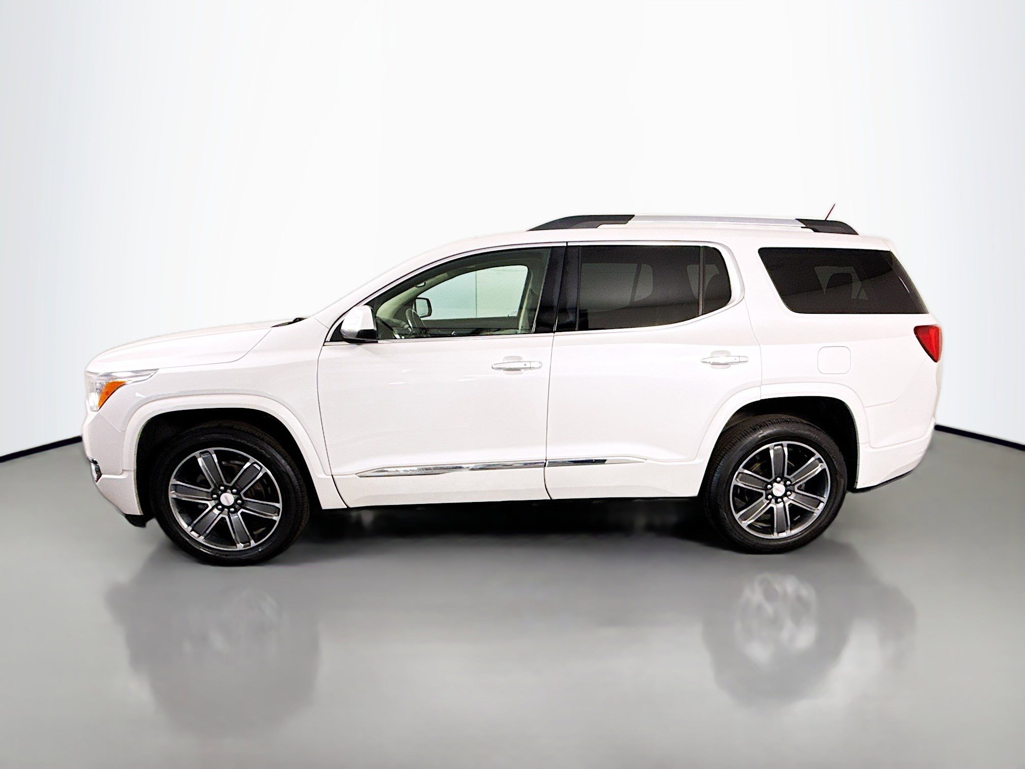 Used 2017 GMC Acadia Denali w/ Technology Package image 6