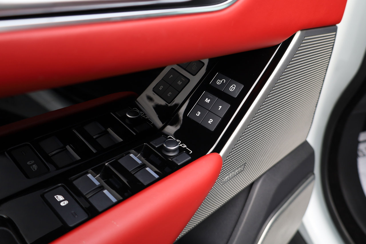 Used 2020 Land Rover Range Rover Velar SV Autobiography Dynamic image 5