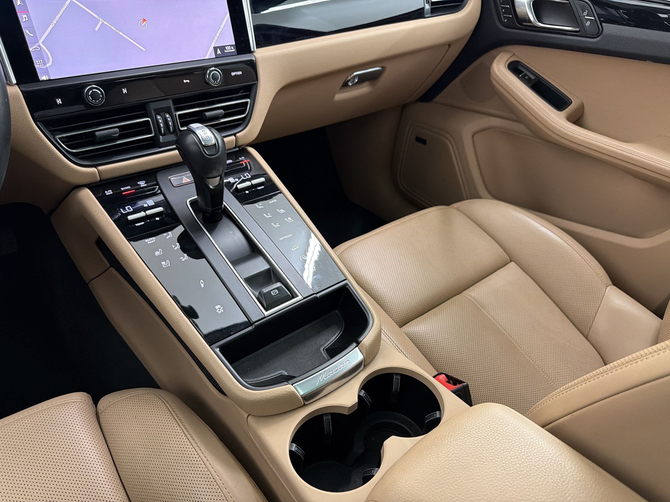 Certified 2023 Porsche Macan S AWD/4WD image 18
