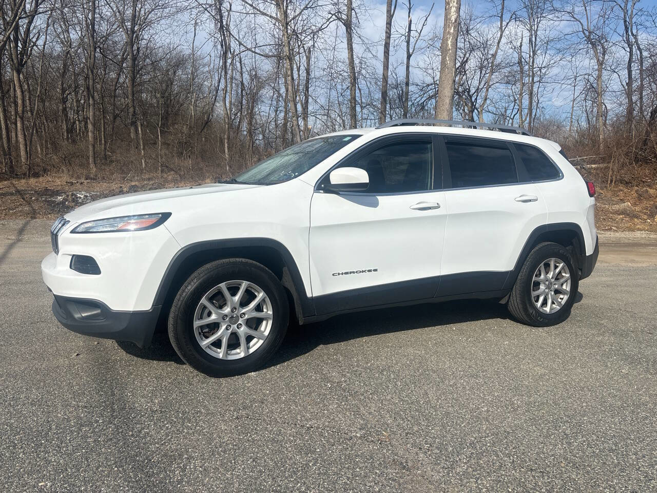Used 2016 Jeep Cherokee Latitude w/ Cold Weather Group image 3