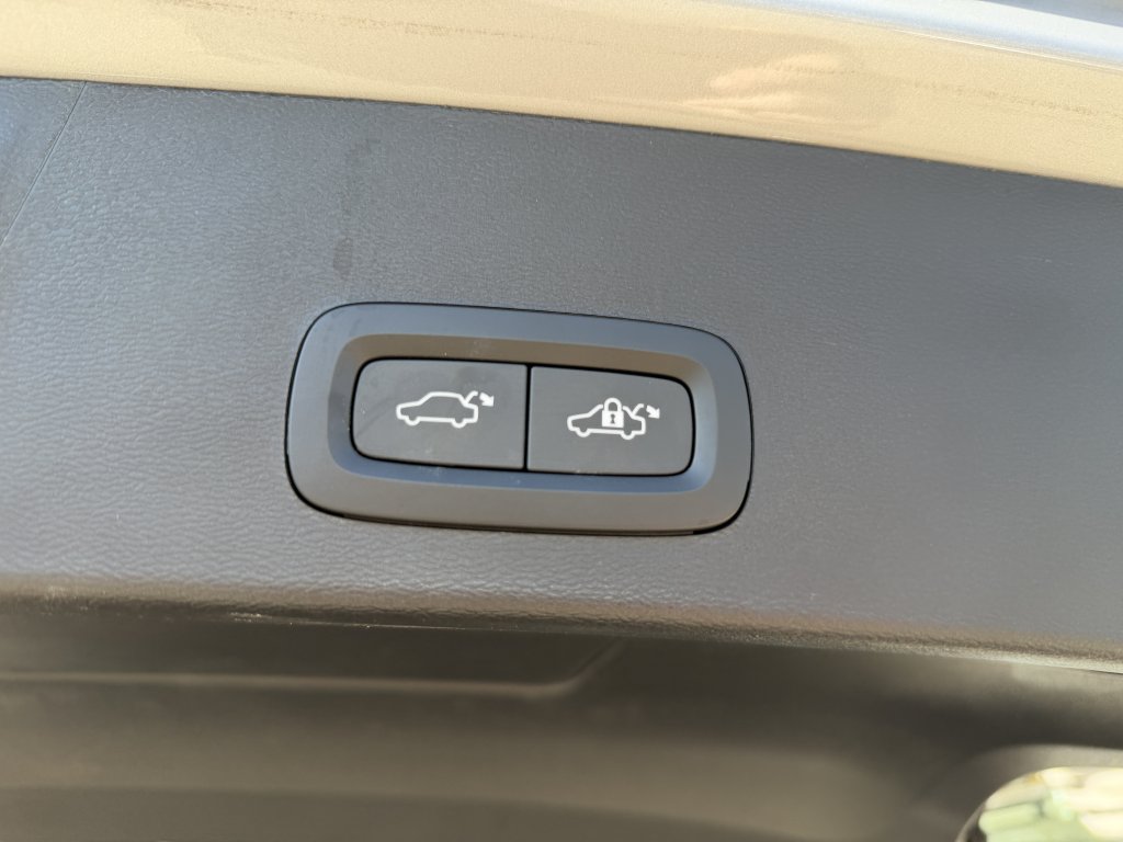 Used 2023 Volvo XC40 Recharge Ultimate AWD/4WD image 38